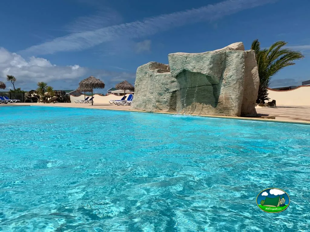 Piscina de estilo tropical