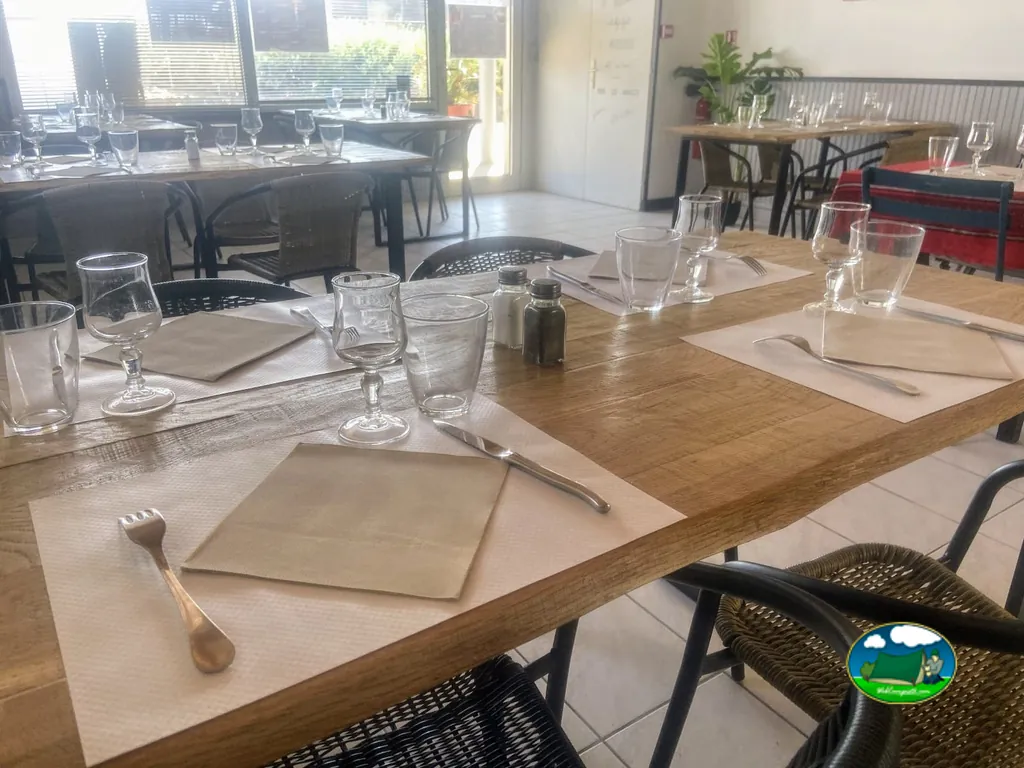 Mesa preparada en restaurante