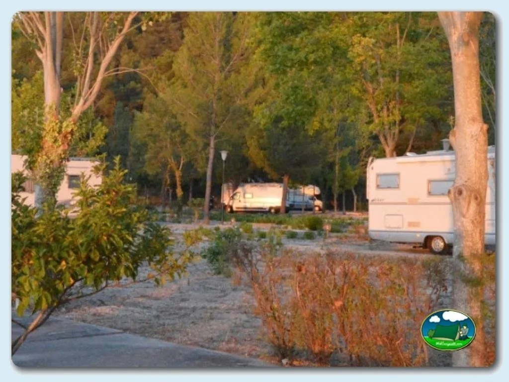 Mobil-home en parcela arbolada del Camping Outao, Setubal (Setúbal)