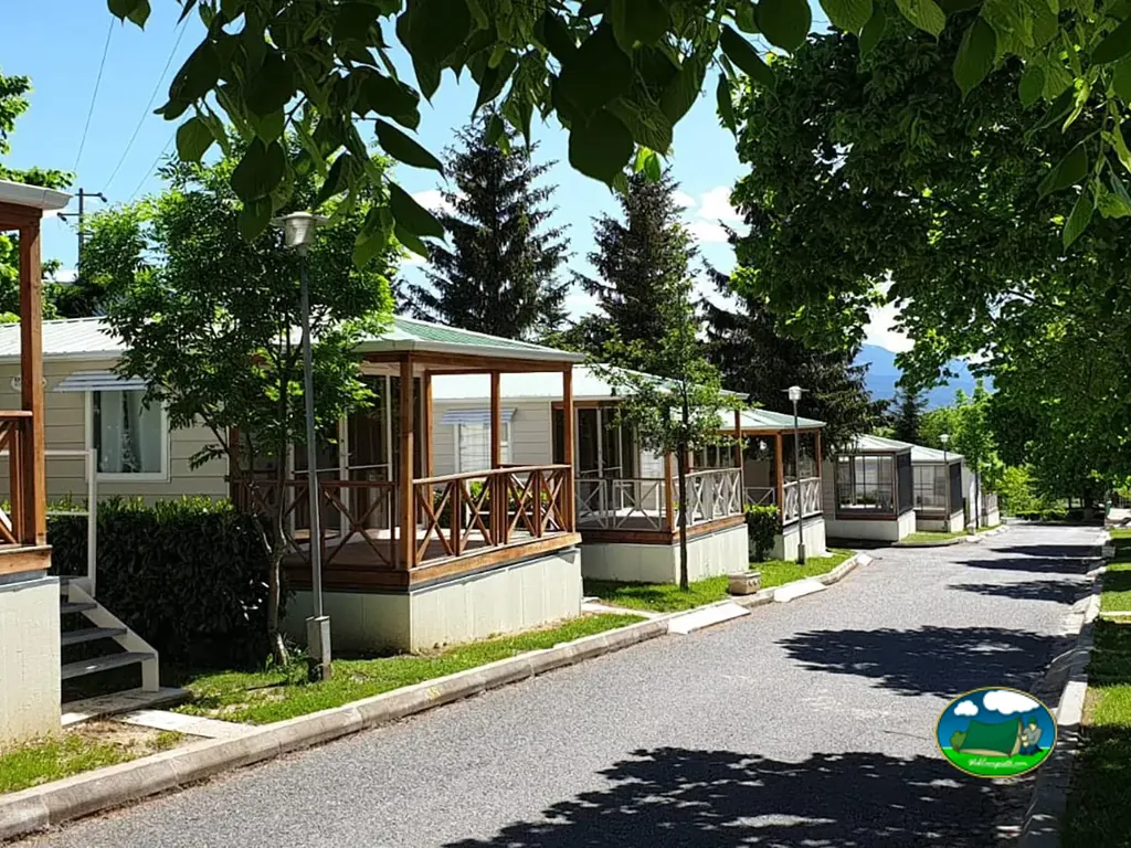 Casas móviles alineadas
