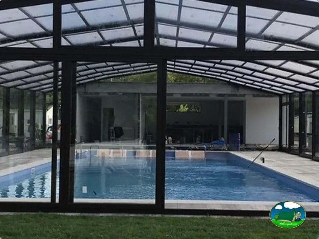 Piscina cubierta climatizada con terraza del Camping Arco Iris, Vilanova de Arousa (Pontevedra)