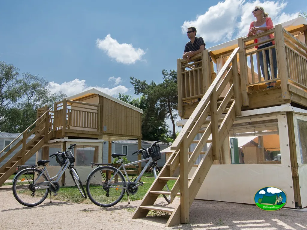 Alojamientos elevados con bicicletas
