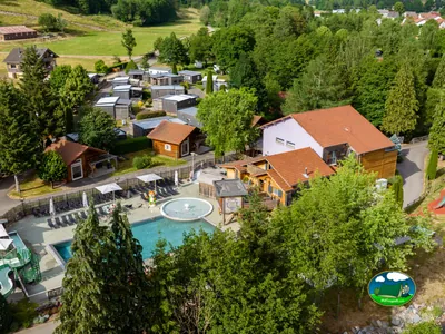 Vista aérea con piscina