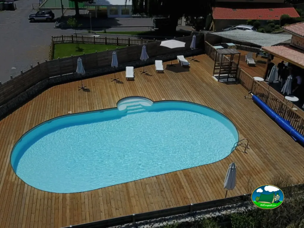Piscina vista desde arriba