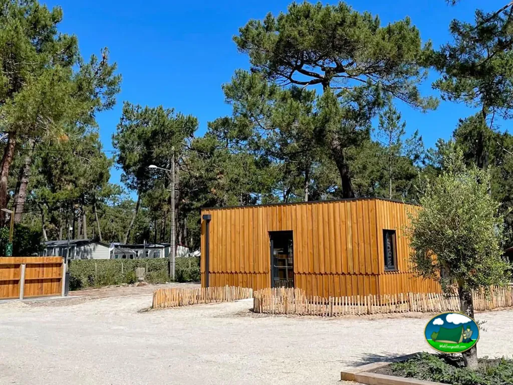 cabaña de madera nueva