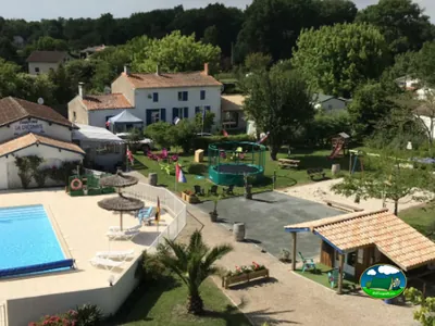 Zona recreativa con piscina