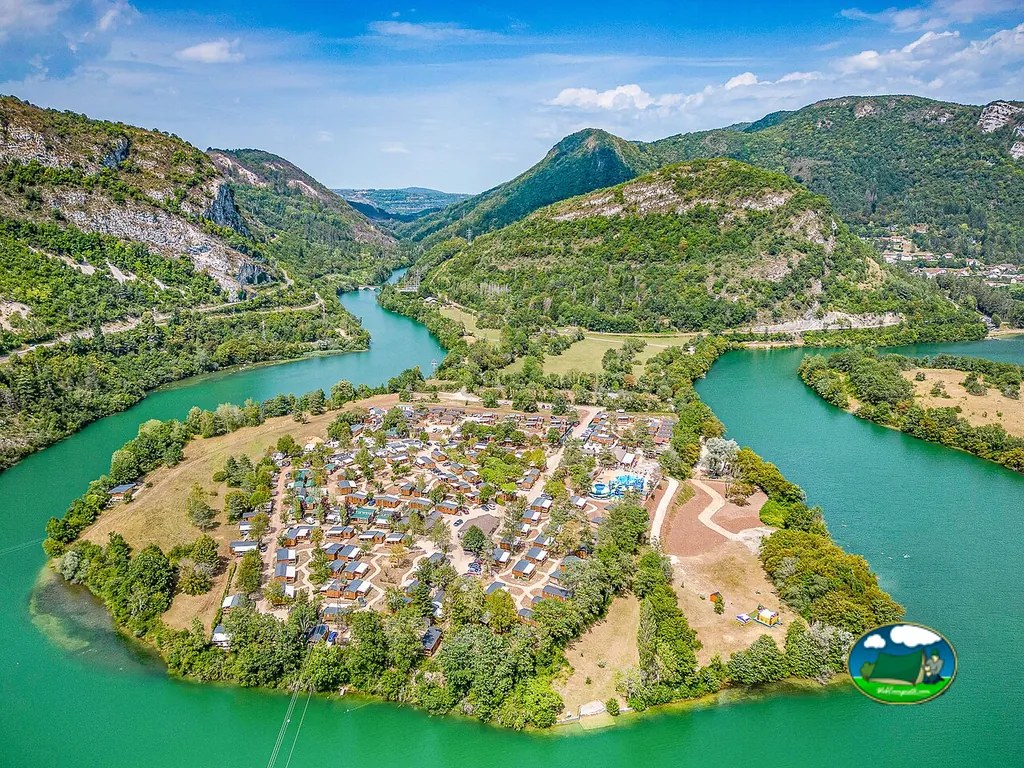 Recinto abrazado por dos ríos