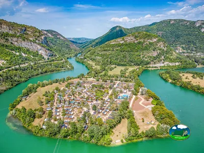 Recinto abrazado por dos ríos