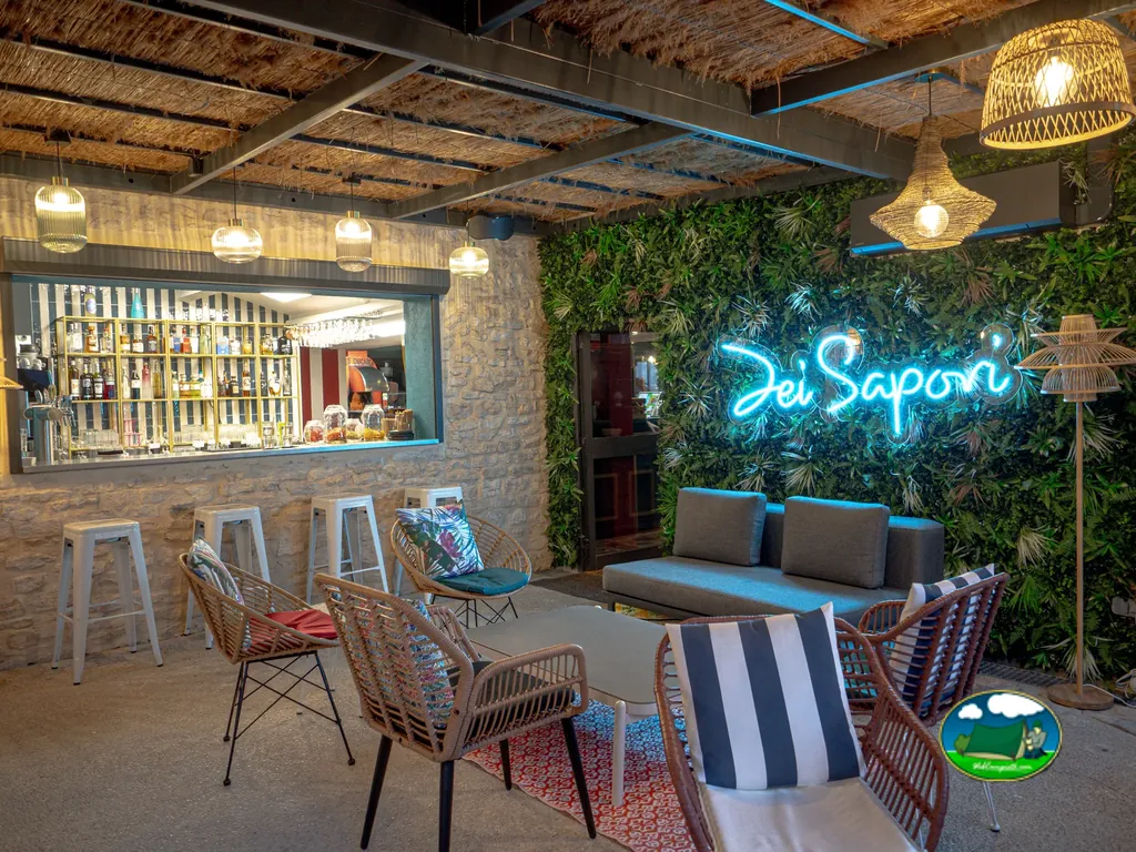 Bar tropical con luces