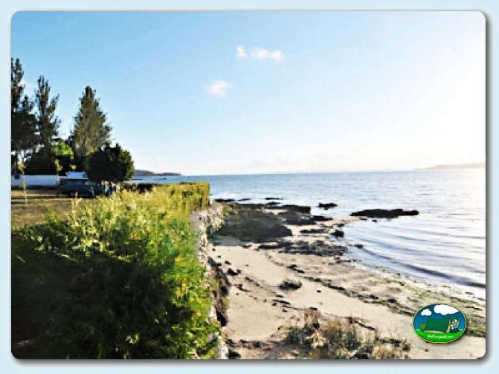 Bungalow junto al mar con playa rocosa del Camping Río Ulla, Pontevedra (Pontevedra)