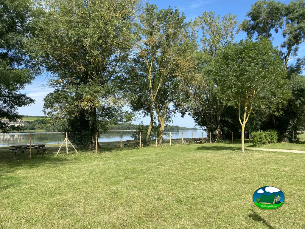 Pradera junto al lago