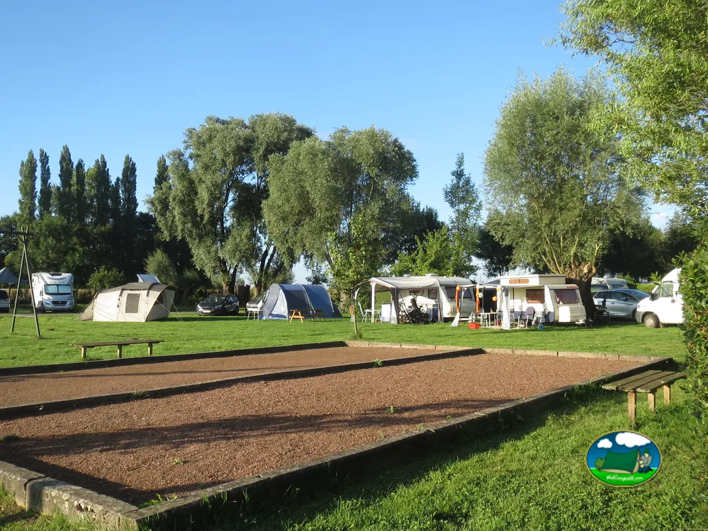 Pista de petanca entre parcelas