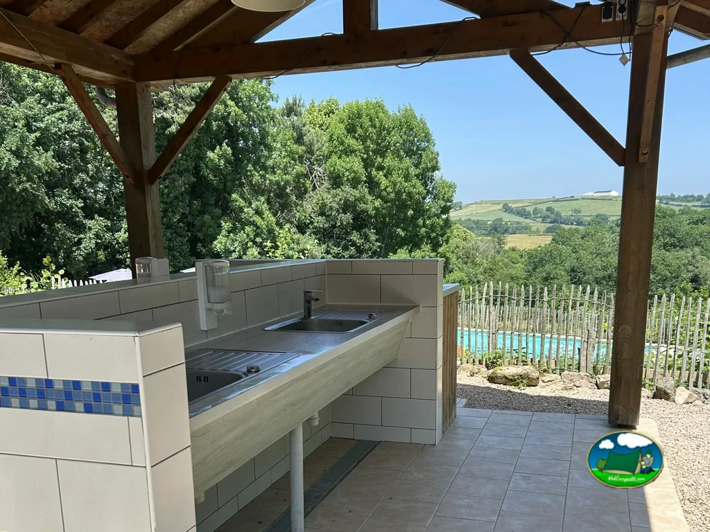 fregadero exterior con vistas al valle
