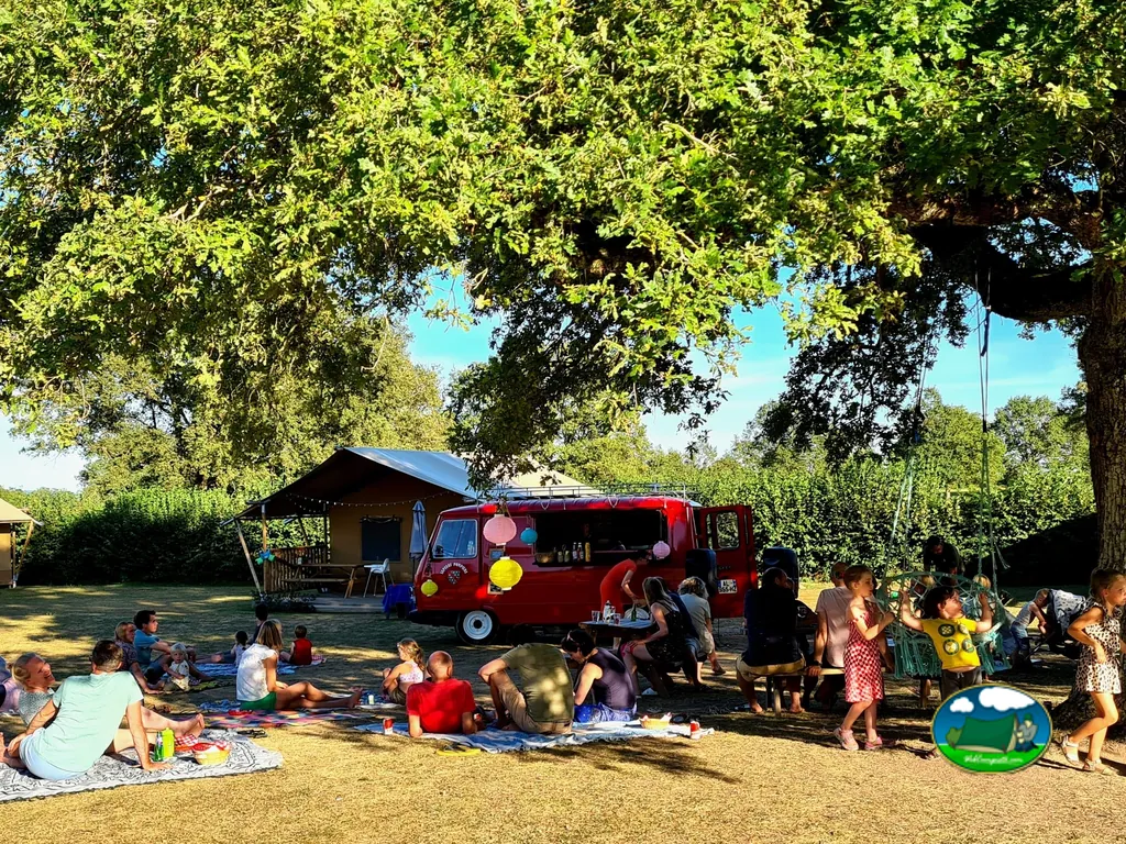 familias junto a furgoneta