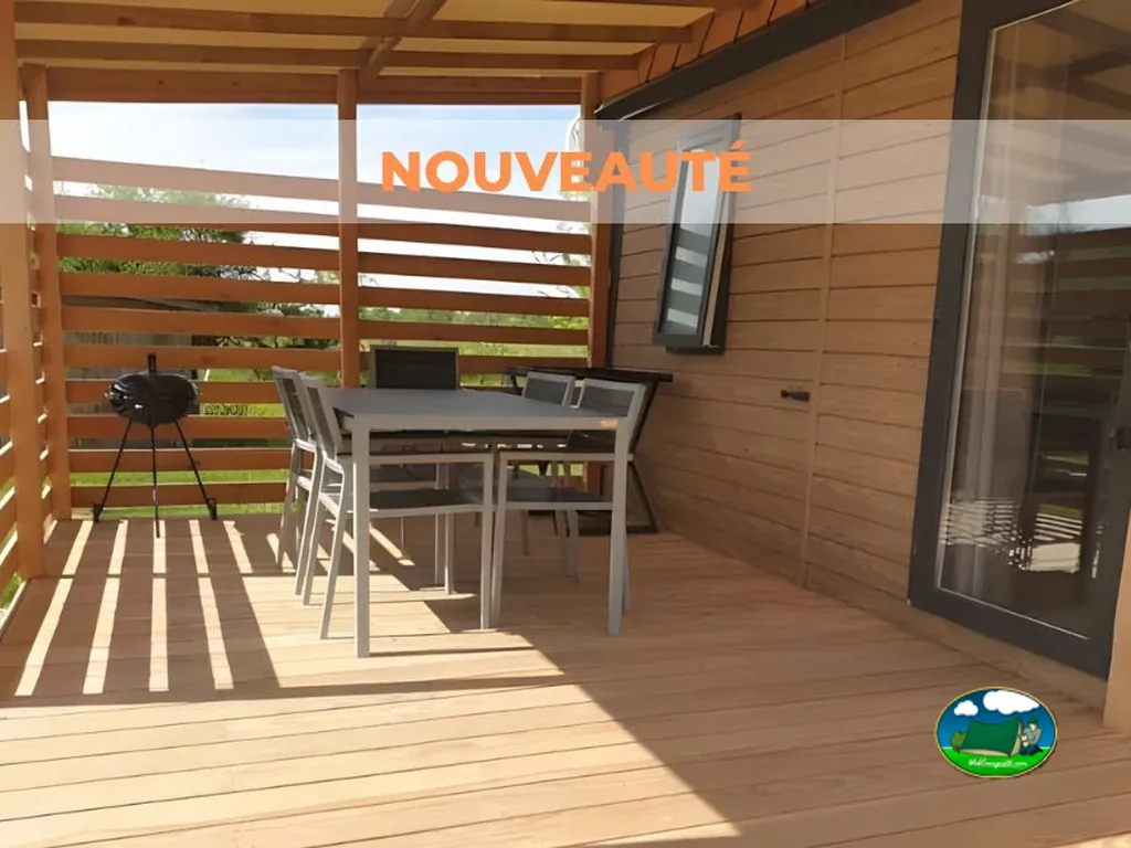 Terraza con mesa
