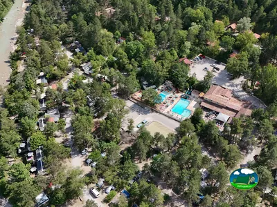 Vista aérea con piscina