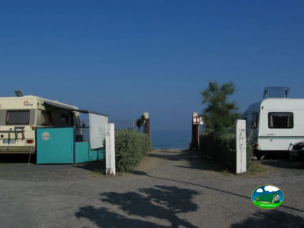 Parcela junto al mar