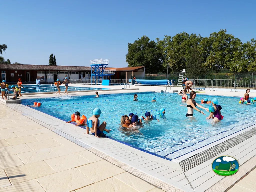 Piscina exterior de Camping Saint-Vital, Cluny