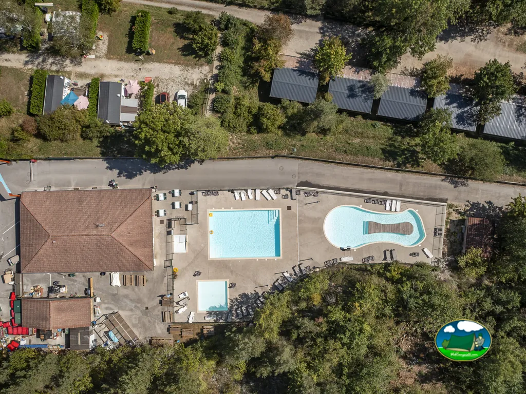 Vista aérea de piscinas