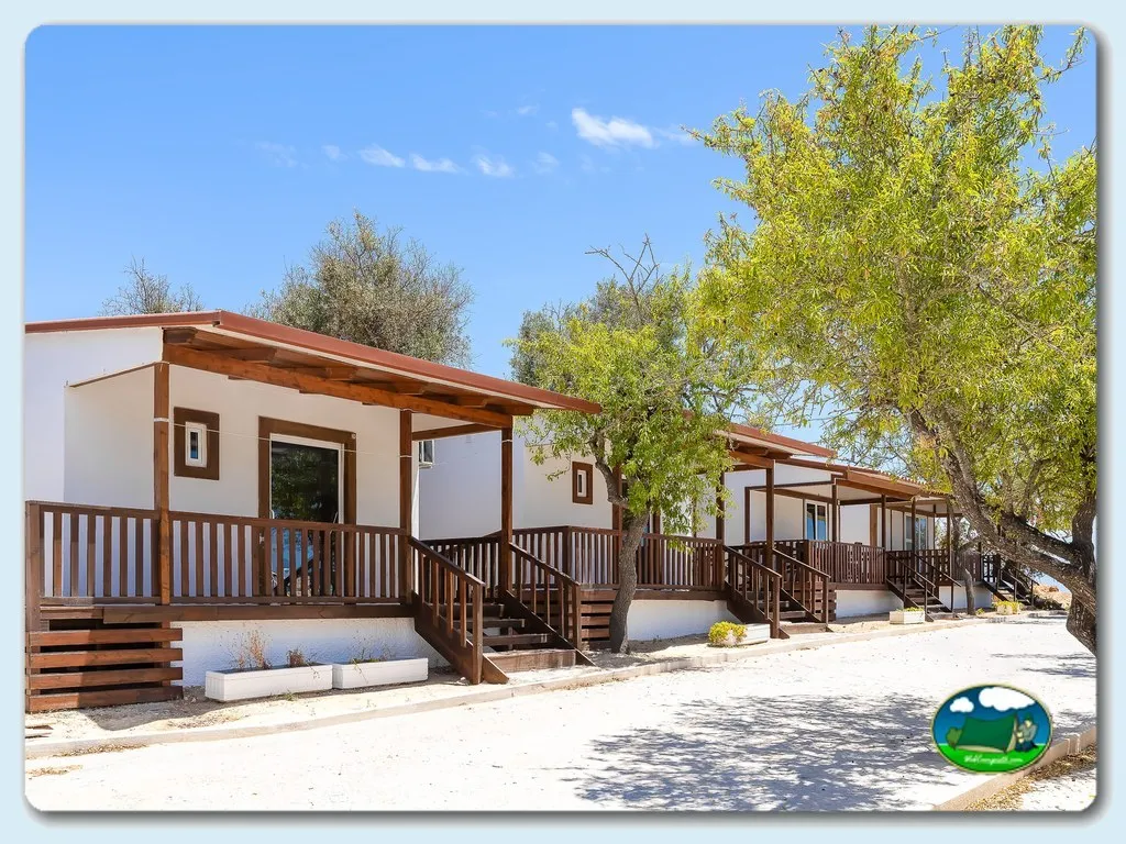 Mobil-home con terraza y vistas al río del Camping Armaçao de Pêra, Armaçao (Faro)