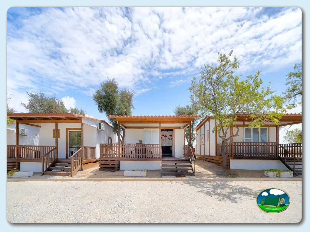 Mobil-home con terraza y sombreador de madera del Camping Armaçao de Pêra, Armaçao (Faro)