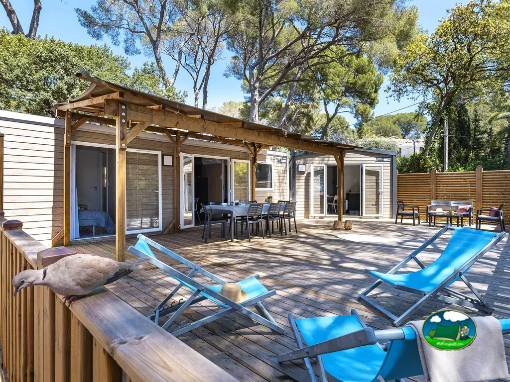 casa móvil con terraza