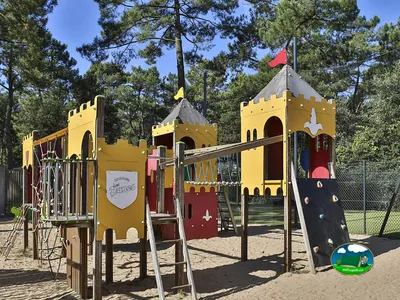 Castillo infantil de madera