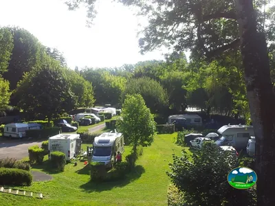 Parcelas verdes de Camping Municipal de la Quintaine, Bélâbre
