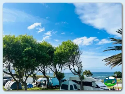 Parcela junto al mar con vistas al océano del Camping Rapadoira-Llas, Foz (Lugo)