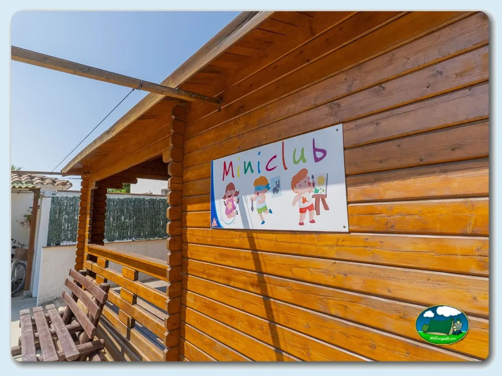 Parque infantil cartel del Camping A Gaivota, Benquerencia (Lugo)