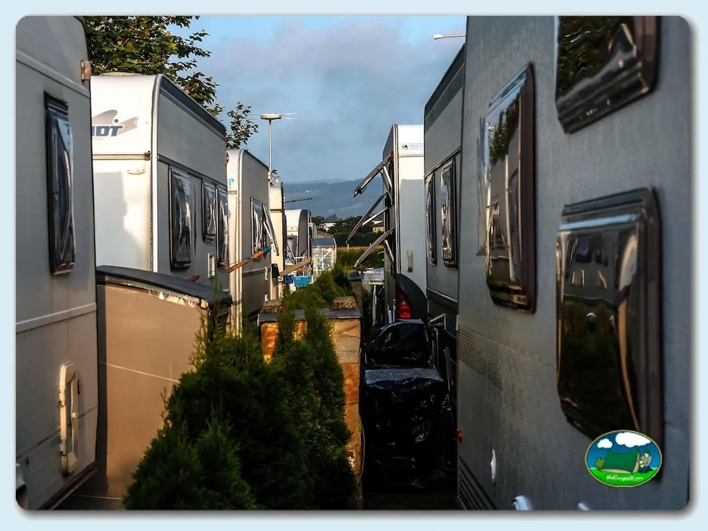 Mobil-home con vistas a la montaña del Camping Vegamar, Castropol (Asturias)