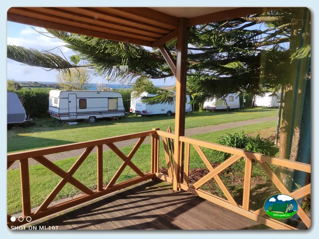 Mobil-home junto al mar con vistas al agua del Camping El Carbayin, Tapia de Casariego (Asturias)