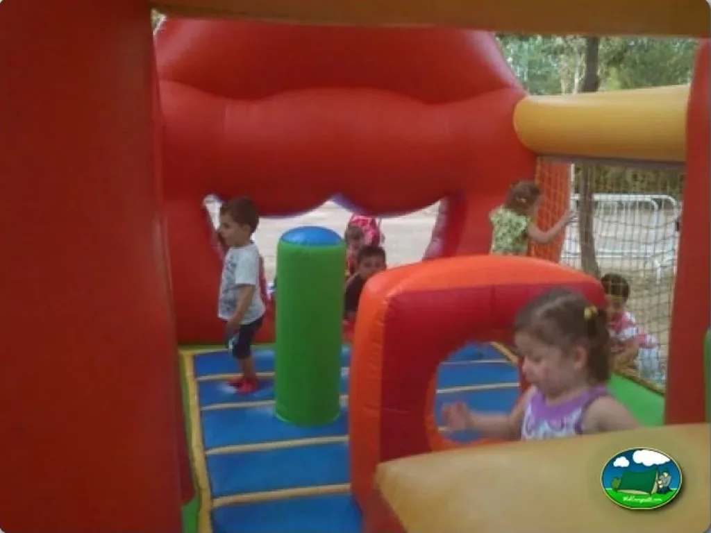 Parque infantil con hinchables del Camping Cubillas, Valladolid (Valladolid)