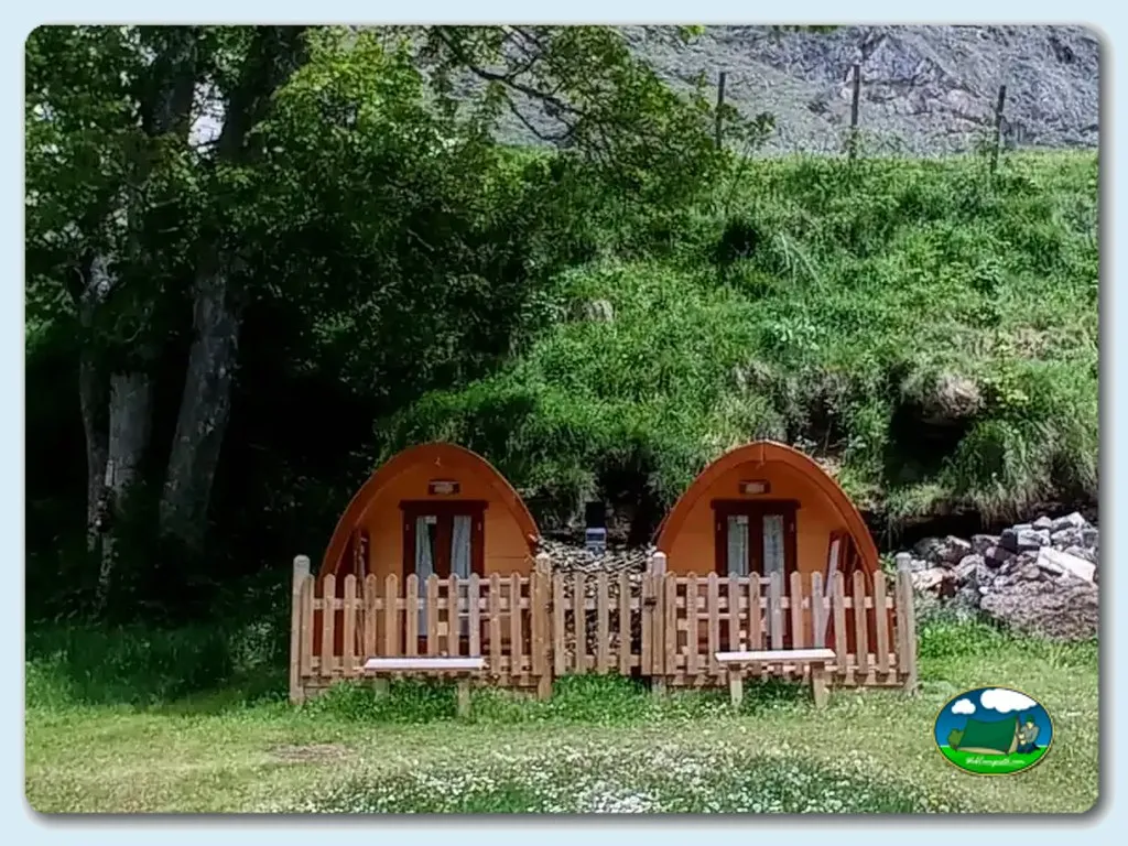 Glamping bóvedas de madera con vistas a la montaña del Camping Lagos de Somiedo, Valle de Lago (Asturias)
