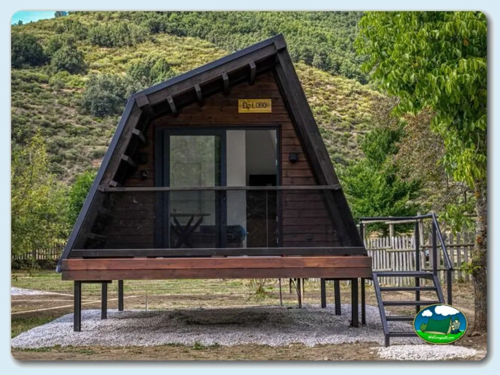 Glamping tipi moderno con vistas a la montaña del Camping Alto Esla, Boca de Huergano (León)