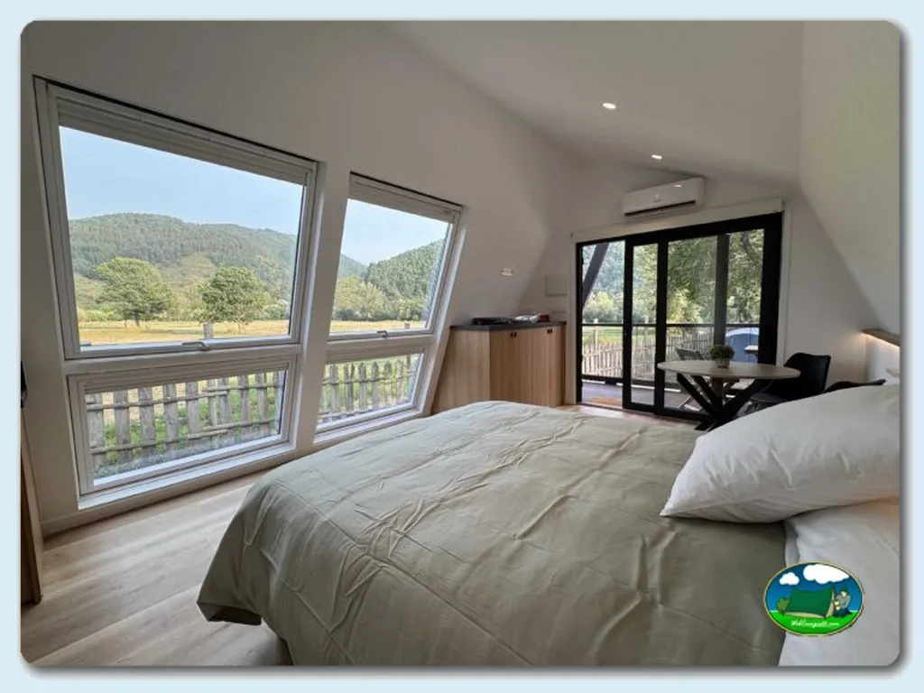 Glamping con vistas a la montaña del Camping Alto Esla, Boca de Huergano (León)
