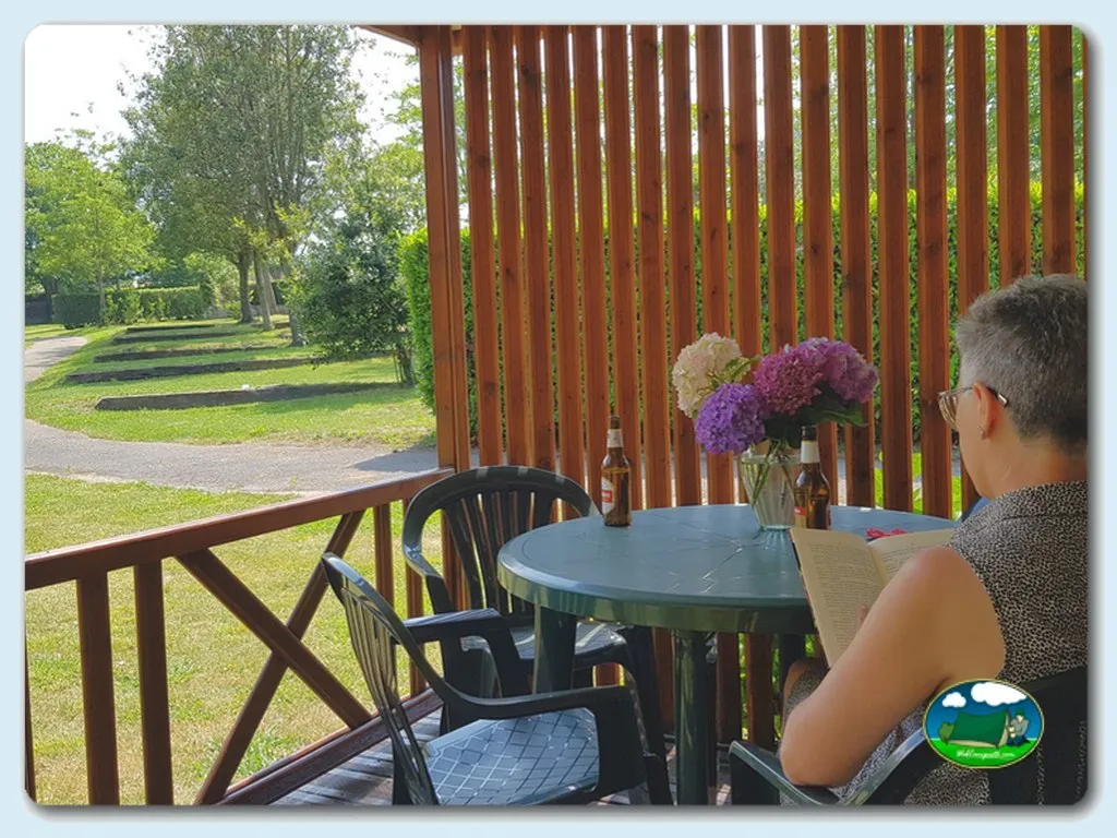 Bungalow con terraza y vistas al jardín del Camping L`Amuravela, Cudillero (Asturias)