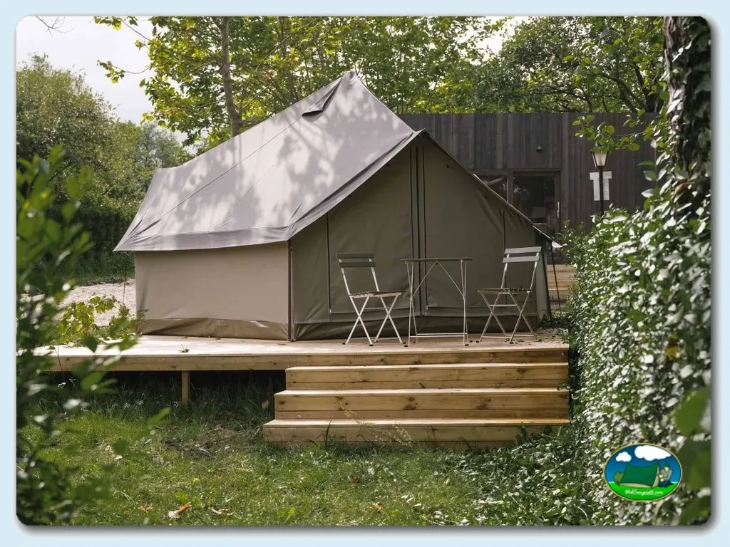 Glamping con terraza de madera entre árboles del Camping wecamp Cudillero, Cudillero (Asturias)