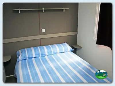 Mobil-home interior dormitorio del Camping Las Gaviotas, Santa María del Mar (Asturias)