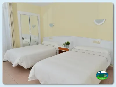 Mobil-home con dos camas individuales y baño del Camping Las Gaviotas, Santa María del Mar (Asturias)