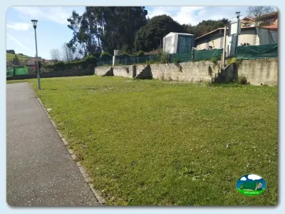 Parcela con vistas a la montaña del Camping Las Gaviotas, Santa María del Mar (Asturias)