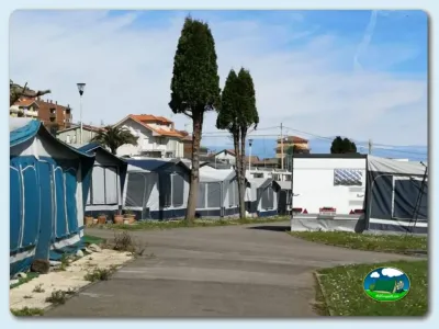 Mobil-home y parcelas junto al mar del Camping Las Gaviotas, Santa María del Mar (Asturias)