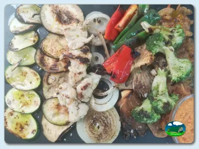 Plato de verduras a la parrilla del Camping Las Gaviotas, Santa María del Mar (Asturias)