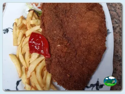 Plato de comida en restaurante del Camping Las Gaviotas, Santa María del Mar (Asturias)