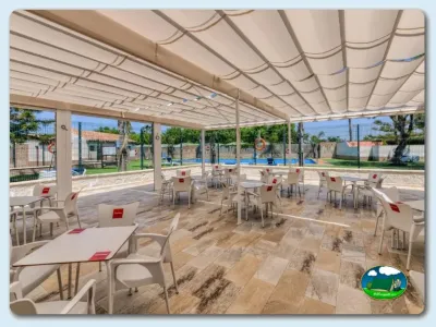 Restaurante con vistas a piscina y parque infantil del Camping El Faro, Conil de la Frontera (Cádiz)