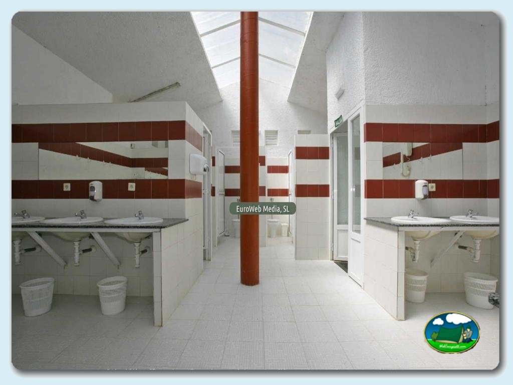 Sanitarios en Camping Playa Sauces, España