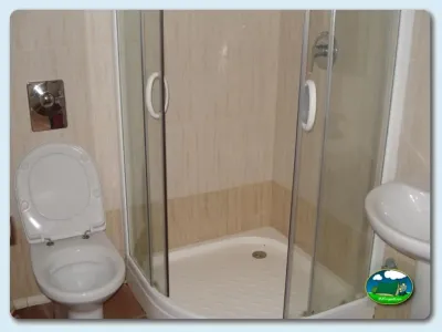 Aseos con ducha del Camping Ribadesella, Ribadesella (Asturias)