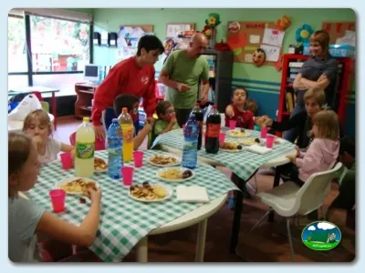 Parque infantil actividades comedor del Camping Ribadesella, Ribadesella (Asturias)
