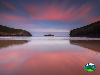 Playa junto al mar atardecer del Camping Sorraos, Barro (Asturias)