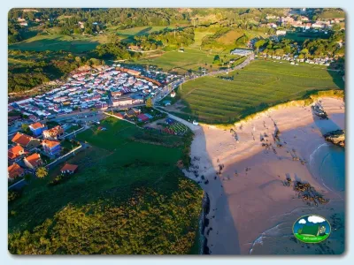Junto al mar con primera línea de playa del Camping María Elena, Celorio (Asturias)